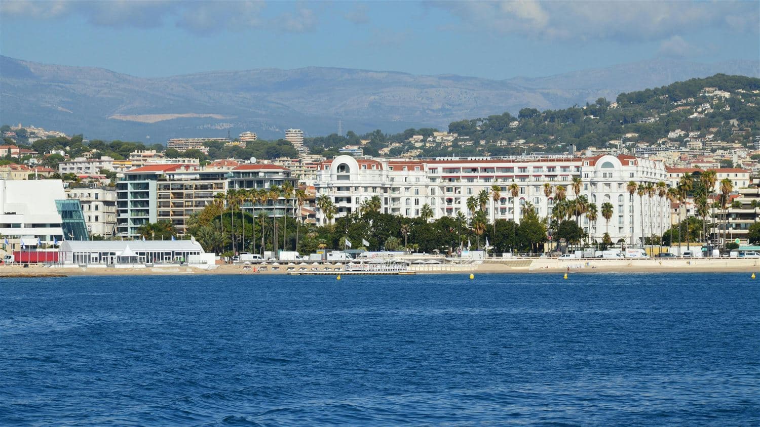Façade d'hôtels sur la Croisette à Cannes